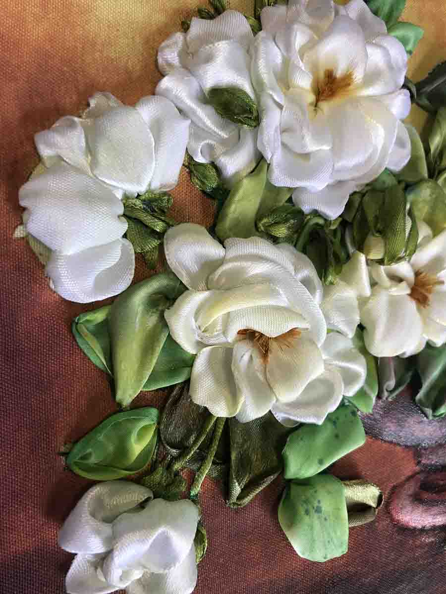 Белые розы - Набор для вышивки лентами 